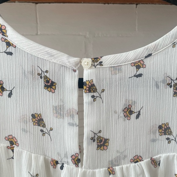 LOFT Sleeveless Floral Patterned Top - Picture 3 of 7